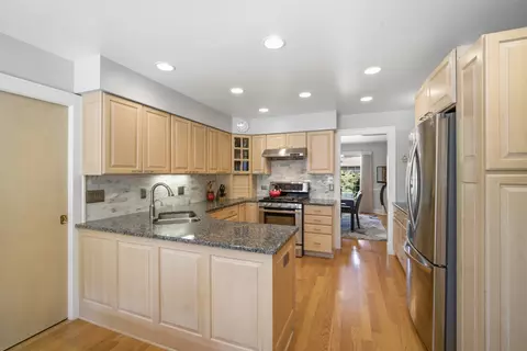 Kitchen - 301 Earls Ct, Deerfield, IL 60015 photo 3 of 3