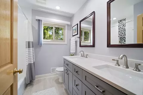 Bath - 301 Earls Ct, Deerfield, IL 60015 photo 4 of 4