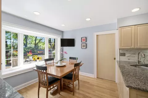 Dining - 301 Earls Ct, Deerfield, IL 60015 photo 2 of 4
