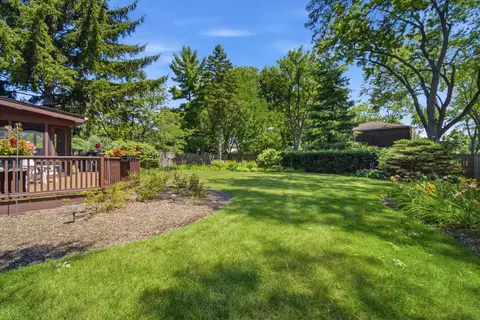 Exterior - 301 Earls Ct, Deerfield, IL 60015 photo 7 of 8
