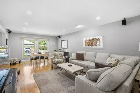 Living - 301 Earls Ct, Deerfield, IL 60015 photo 2 of 4