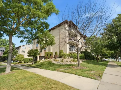 4500 W 93rd St #1A, Oak Lawn, IL 60453