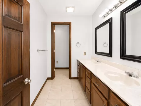 Bath - 43 Chiswick Cir, Bloomington, IL 61704 photo 3 of 4
