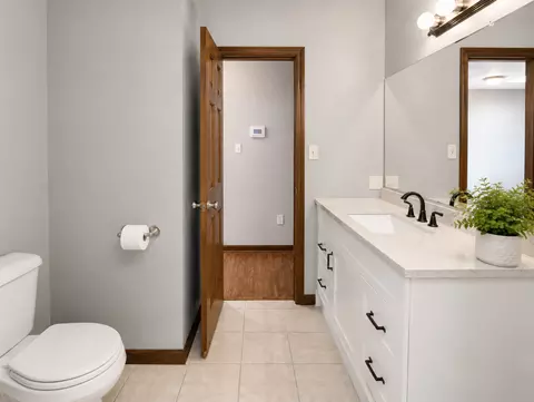 Bath - 43 Chiswick Cir, Bloomington, IL 61704 photo 2 of 4