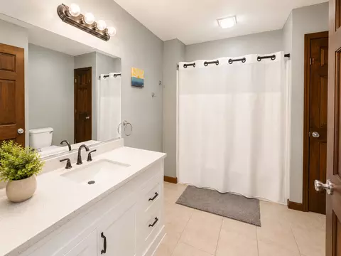 Bath - 43 Chiswick Cir, Bloomington, IL 61704 photo 1 of 4