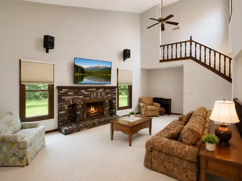 Living - 43 Chiswick Cir, Bloomington, IL 61704 photo 2 of 3