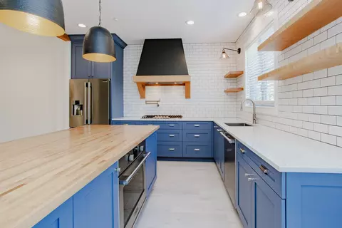 Kitchen - 725 Prestwick Ln, Wheeling, IL 60090 photo 3 of 4