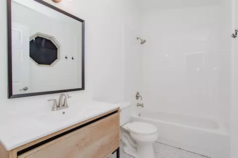 Bath - 725 Prestwick Ln, Wheeling, IL 60090 photo 4 of 5