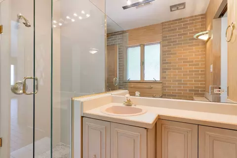 Bath - 7856 45th Pl, Lyons, IL 60534 photo 2 of 4