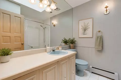 Bath - 7856 45th Pl, Lyons, IL 60534 photo 3 of 4