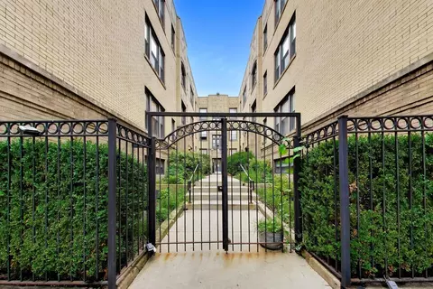 4636 N Albany Ave #2, Chicago, IL 60625