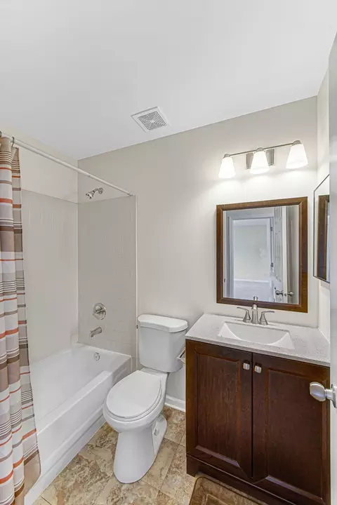 Bath - Undisclosed, Aurora, IL 60503 photo 2 of 3