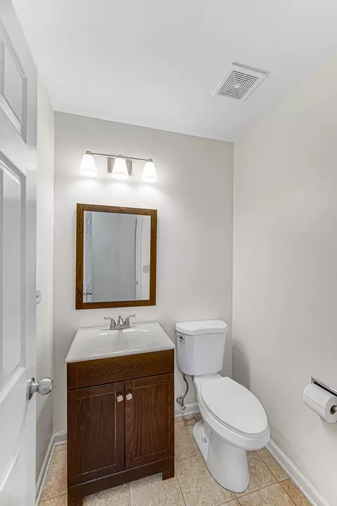 Bath - Undisclosed, Aurora, IL 60503 photo 1 of 3