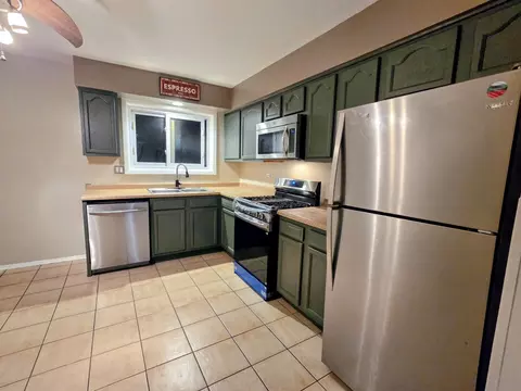 Kitchen - 9358 Golf Rd #3B, Des Plaines, IL 60016 photo 5 of 5