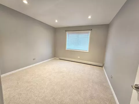 Bedroom - 9358 Golf Rd #3B, Des Plaines, IL 60016 photo 1 of 4