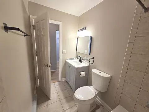 Bath - 9358 Golf Rd #3B, Des Plaines, IL 60016 photo 2 of 3