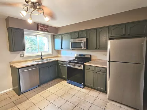 Kitchen - 9358 Golf Rd #3B, Des Plaines, IL 60016 photo 1 of 5