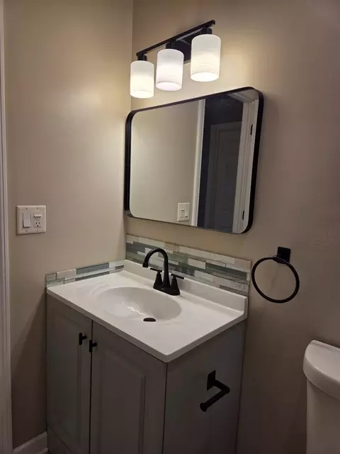 Bath - 9358 Golf Rd #3B, Des Plaines, IL 60016 photo 3 of 3