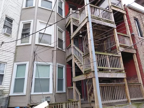 Exterior - 432 E 45th Pl, Chicago, IL 60653 photo 2 of 3