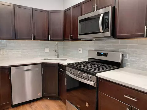 Kitchen - 432 E 45th Pl, Chicago, IL 60653 photo 3 of 9
