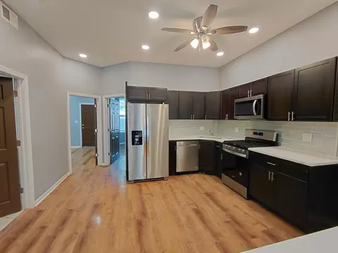 Kitchen - 432 E 45th Pl, Chicago, IL 60653 photo 1 of 9