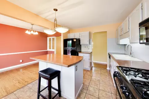 Kitchen - 1081 Willson Dr, Des Plaines, IL 60016 photo 2 of 3