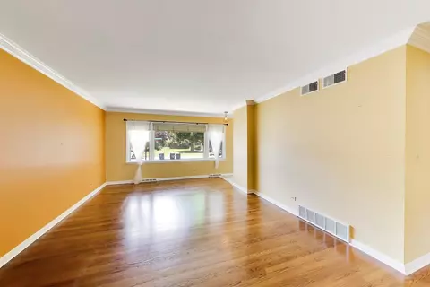 Living - 1081 Willson Dr, Des Plaines, IL 60016 photo 1 of 2