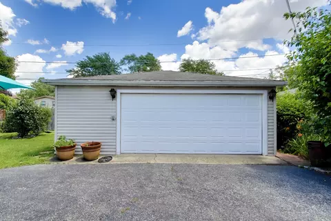 Exterior - 1081 Willson Dr, Des Plaines, IL 60016 photo 2 of 9