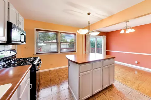 Kitchen - 1081 Willson Dr, Des Plaines, IL 60016 photo 1 of 3