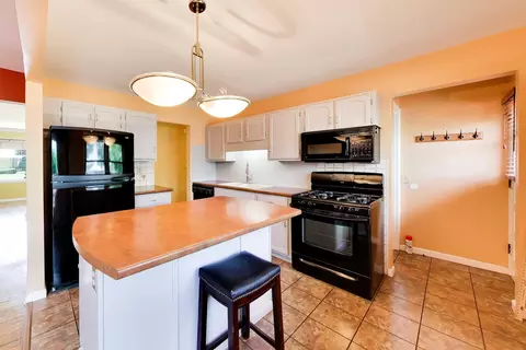 Kitchen - 1081 Willson Dr, Des Plaines, IL 60016 photo 3 of 3