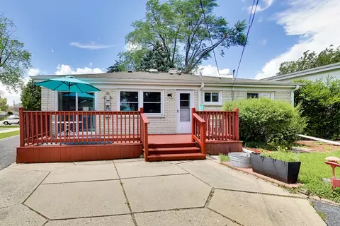 Exterior - 1081 Willson Dr, Des Plaines, IL 60016 photo 4 of 9