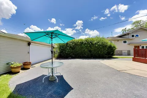 Exterior - 1081 Willson Dr, Des Plaines, IL 60016 photo 6 of 9