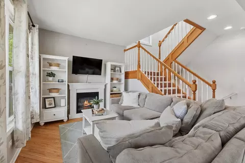 Living - 402 Crescent St, Wheaton, IL 60187 photo 1 of 1
