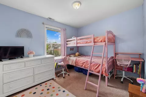 Bedroom - 402 Crescent St, Wheaton, IL 60187 photo 2 of 2