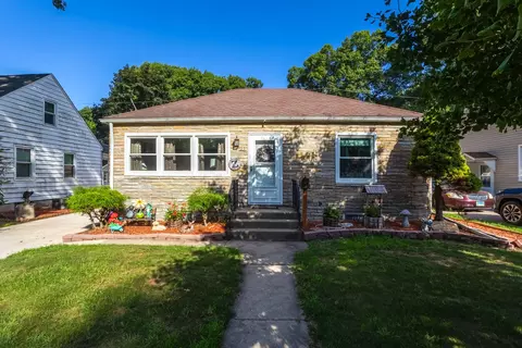 30 Blackhawk Hills Ct, Rock Island, IL 61201