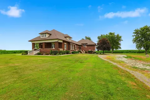 Exterior - 973 E 2500 North Rd, Ashkum, IL 60911 photo 1 of 3