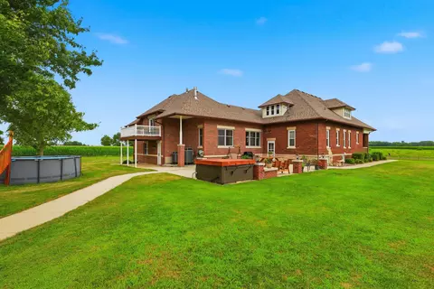 Exterior - 973 E 2500 North Rd, Ashkum, IL 60911 photo 2 of 3