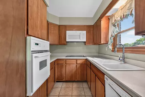 Kitchen - 1500 E State Route 71, Ottawa, IL 61350 photo 1 of 4