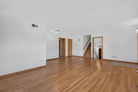 Living - 1500 E State Route 71, Ottawa, IL 61350 photo 2 of 3