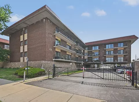 9520 Mayfield Ave #N209, Oak Lawn, IL 60453