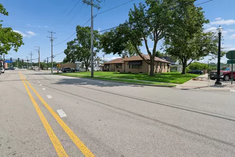Exterior - 13 High Rd, Cary, IL 60013 photo 4 of 5
