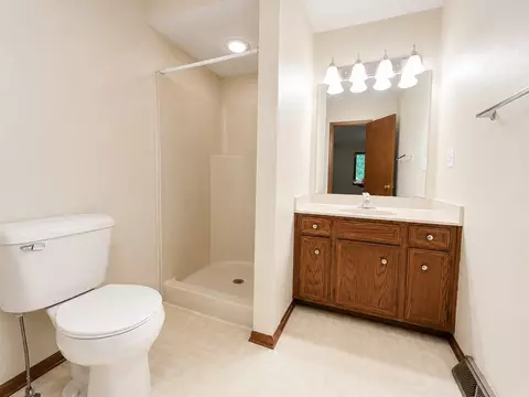 Bath - 6615 W Gate Ct, Roscoe, IL 61073 photo 1 of 2