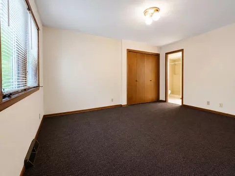 Bedroom - 6615 W Gate Ct, Roscoe, IL 61073 photo 4 of 6