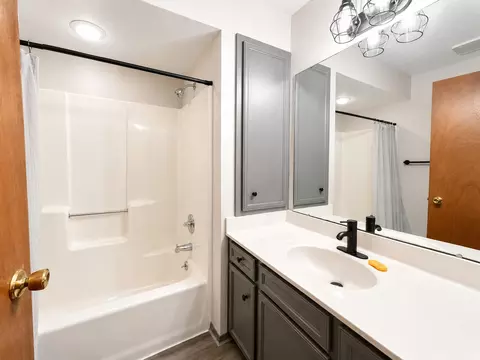 Bath - 6615 W Gate Ct, Roscoe, IL 61073 photo 2 of 2