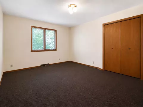 Bedroom - 6615 W Gate Ct, Roscoe, IL 61073 photo 3 of 6
