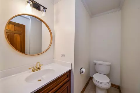 Bath - 2230 Barger Ct, Wheaton, IL 60189 photo 1 of 5