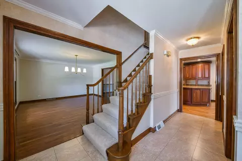 Entry Way - 2230 Barger Ct, Wheaton, IL 60189 photo 2 of 2