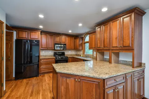 Kitchen - 2230 Barger Ct, Wheaton, IL 60189 photo 2 of 4