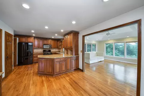 Kitchen - 2230 Barger Ct, Wheaton, IL 60189 photo 4 of 4