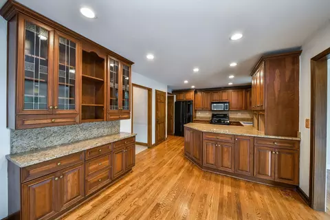 Kitchen - 2230 Barger Ct, Wheaton, IL 60189 photo 3 of 4
